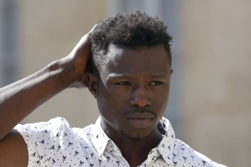 MAMOUDOU GASSAMA “SÉDUIT” UNE JOURNALISTE