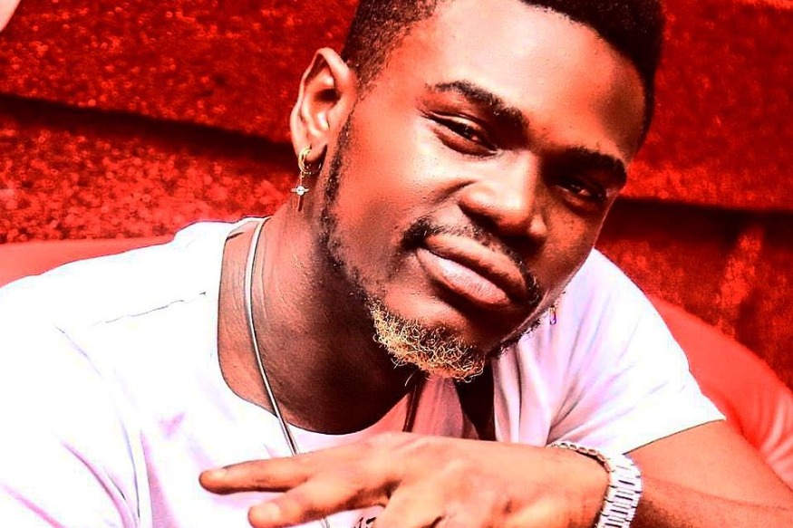 ARIEL SHENEY MET SES FANS EN COLÈRE